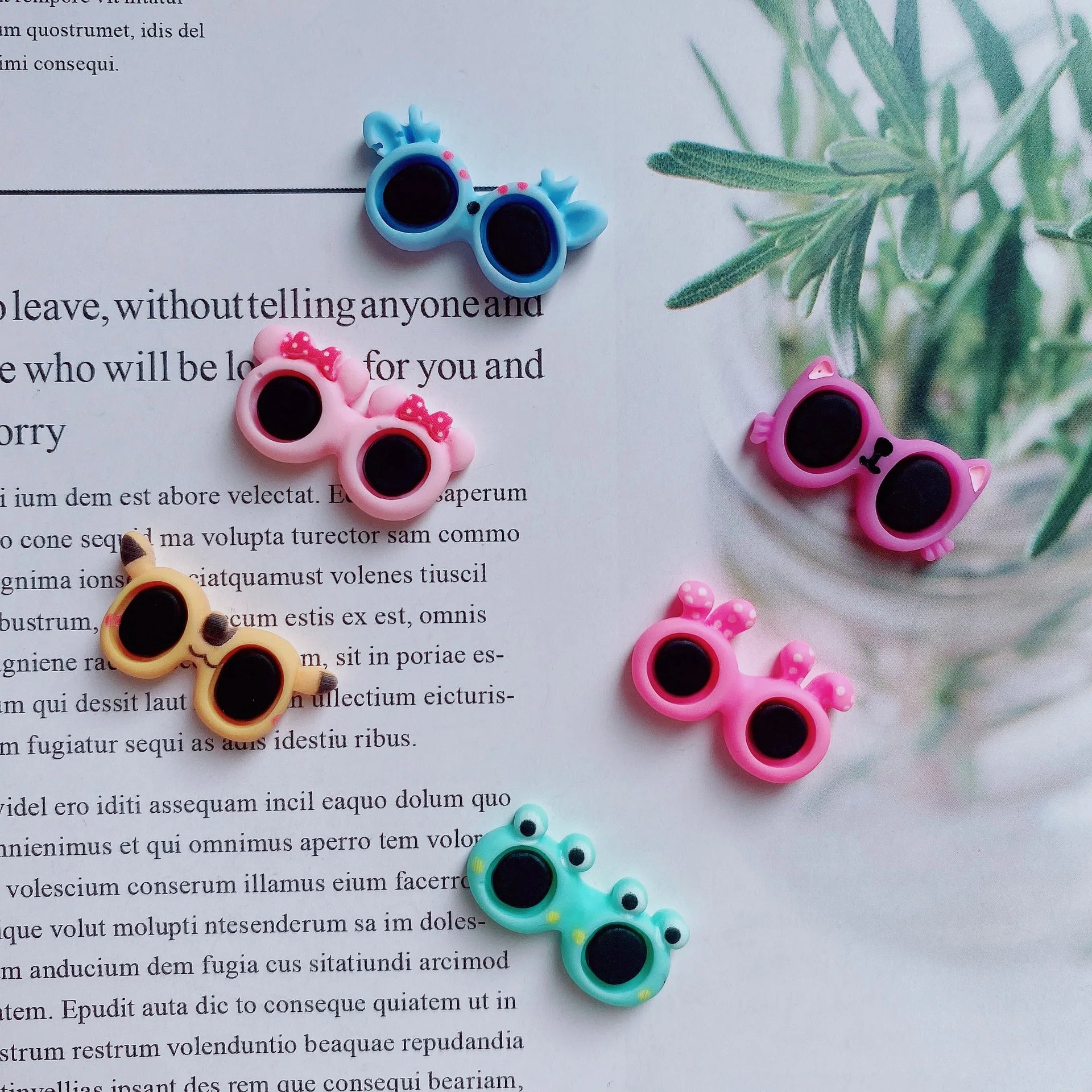 100Pcs Cute Mini Cartoon Glasses Flatback Resin Cabochon Nails Art Manicure Decoration DIY Craft Nail Charms Accessories