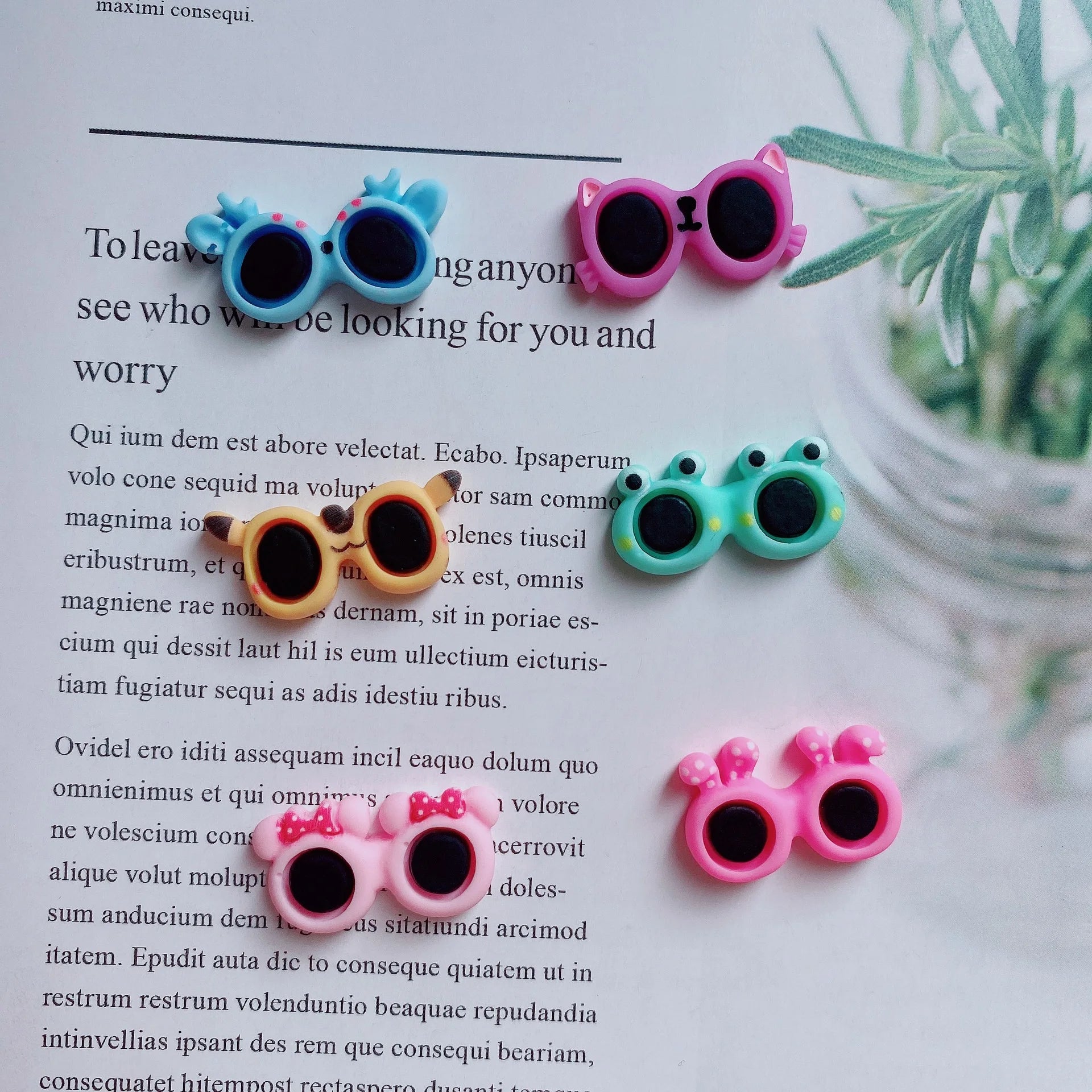 100Pcs Cute Mini Cartoon Glasses Flatback Resin Cabochon Nails Art Manicure Decoration DIY Craft Nail Charms Accessories