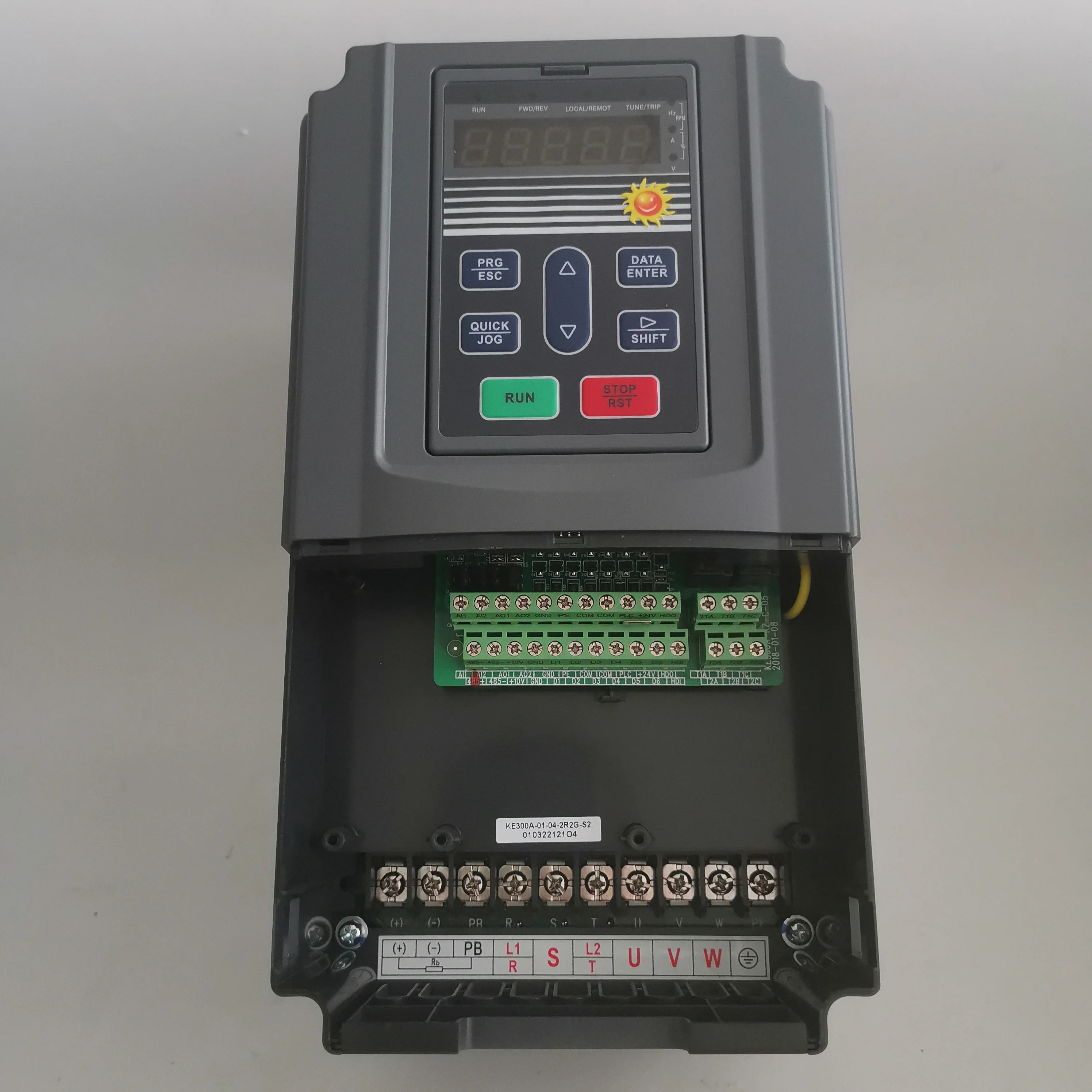 Solar Water Pump Inverter 3HP 230V 2.2KW VFD with MPPT AC Drive