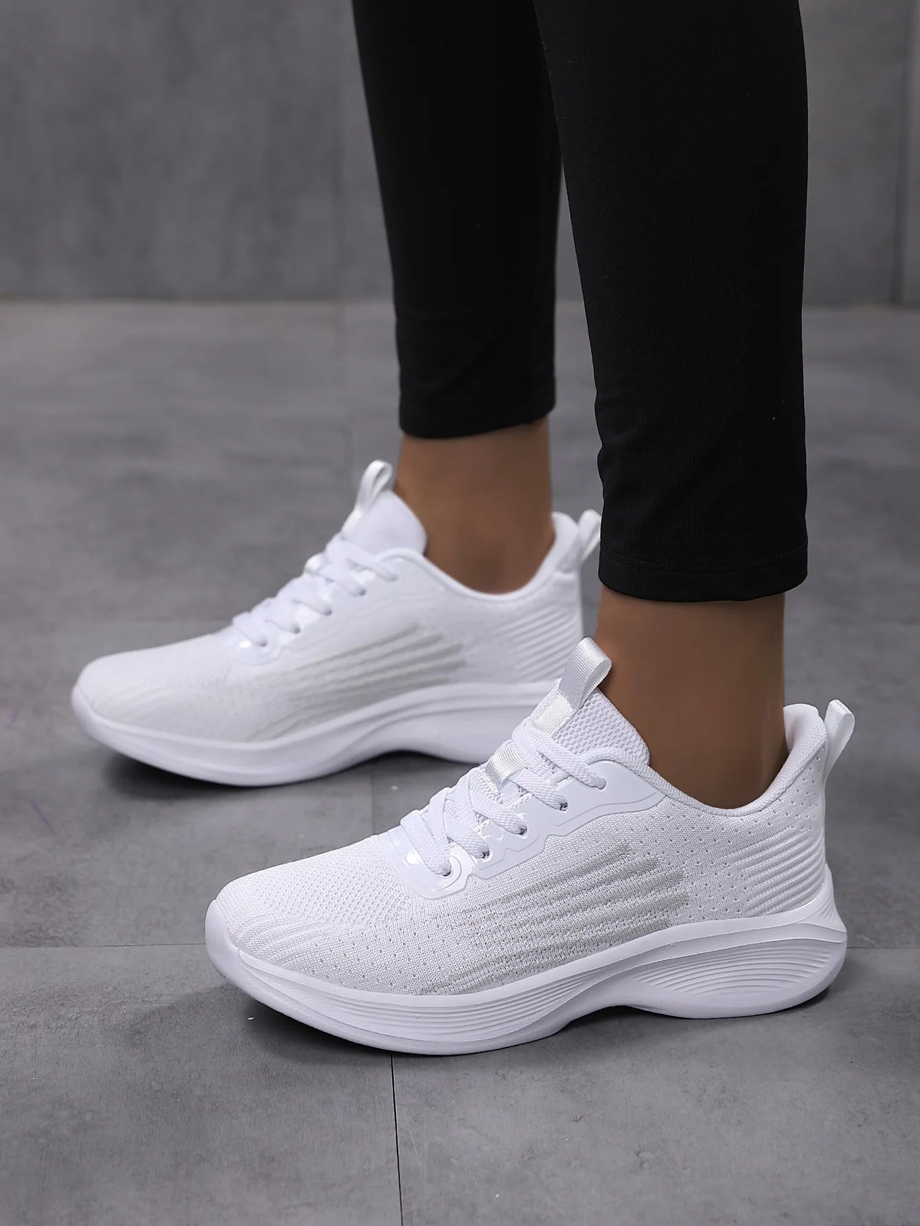2025 Best Selling Women's Casual Lightweight Sneakers Breathable Fabric Upper Lace-Up Design Dropshipping Product