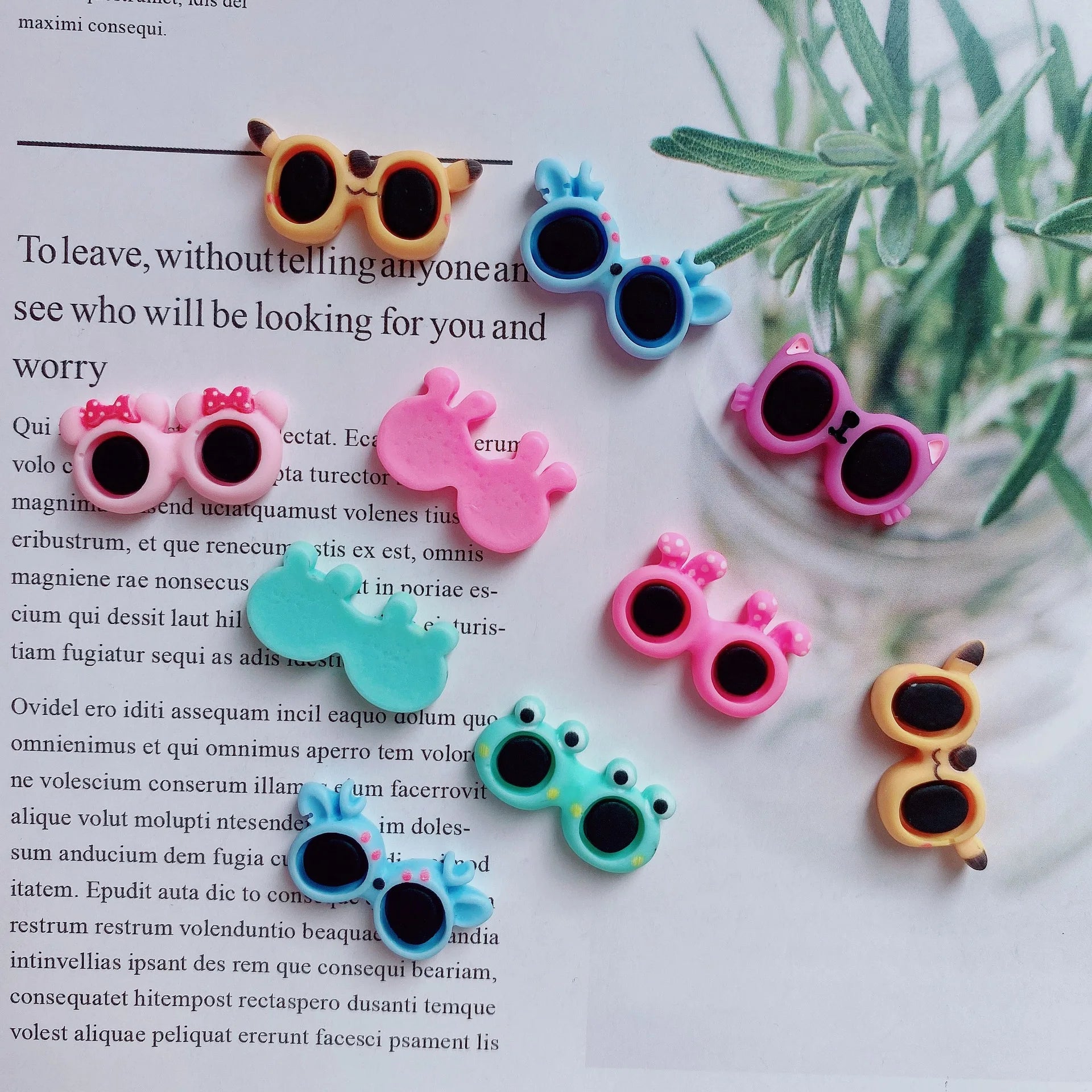 100Pcs Cute Mini Cartoon Glasses Flatback Resin Cabochon Nails Art Manicure Decoration DIY Craft Nail Charms Accessories