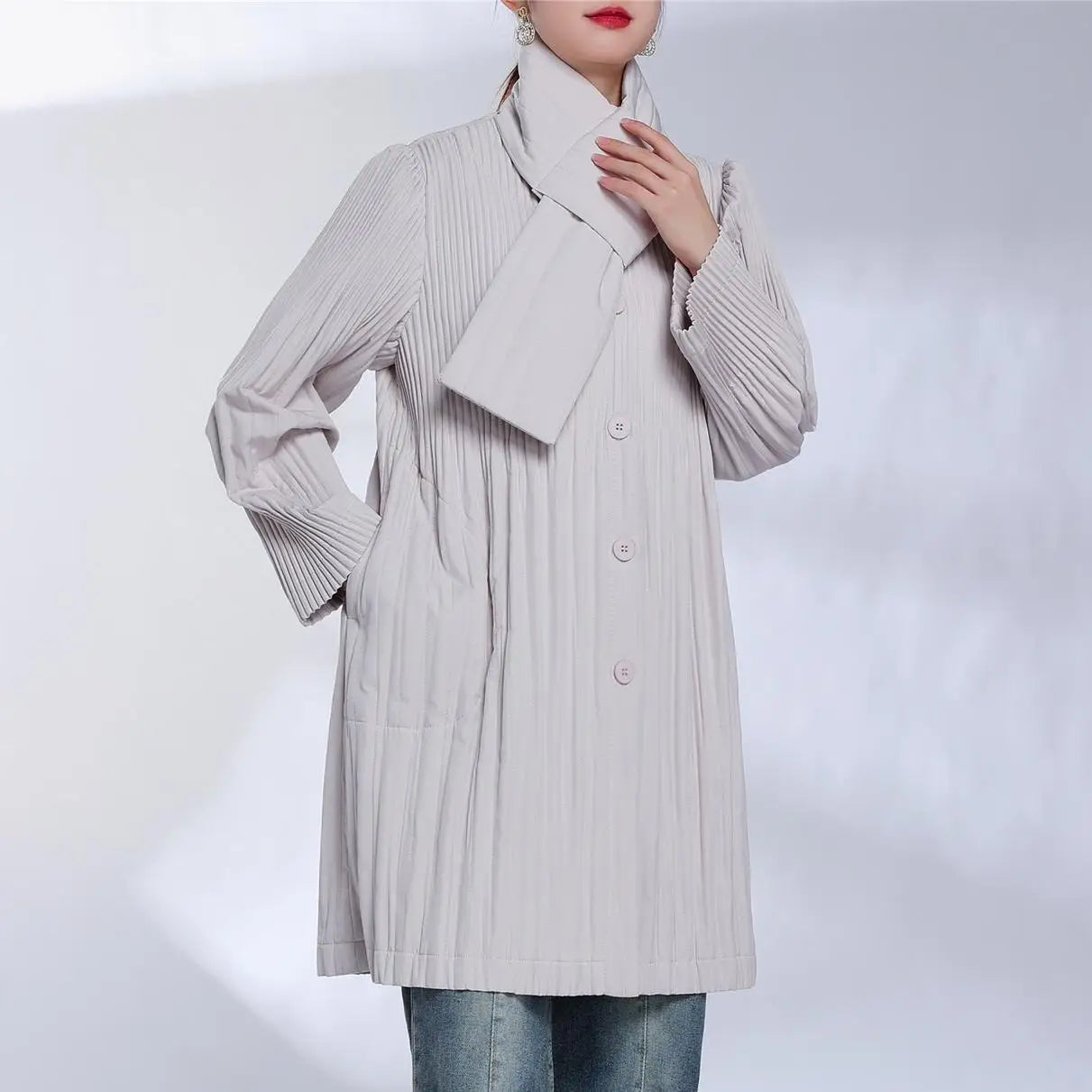 2025 Autumn and Winter New Pleated Design Women Down Jacket Loose Fashion Matching Scarf Casual Coat Women's Clothing