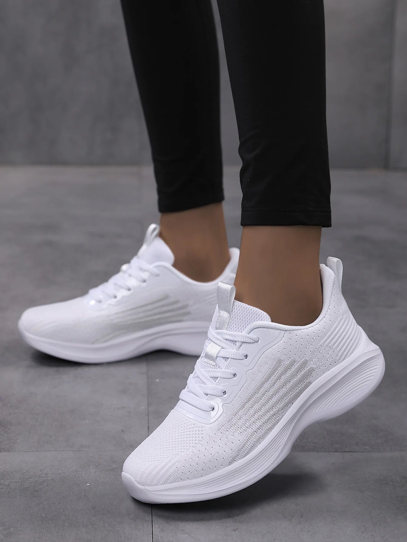 2025 Best Selling Women's Casual Lightweight Sneakers Breathable Fabric Upper Lace-Up Design Dropshipping Product