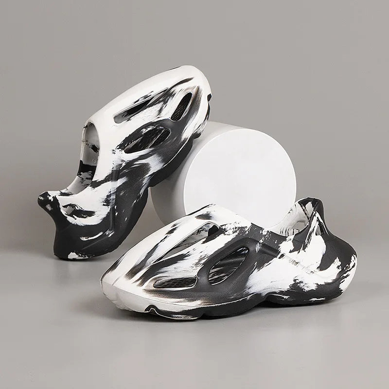 Summer Men Women's Slippers EVA Unisex Hollow Garden Shoes Fsahion Designer Hole Slipper Sneakers Men's Beach Sandals Size 36-47