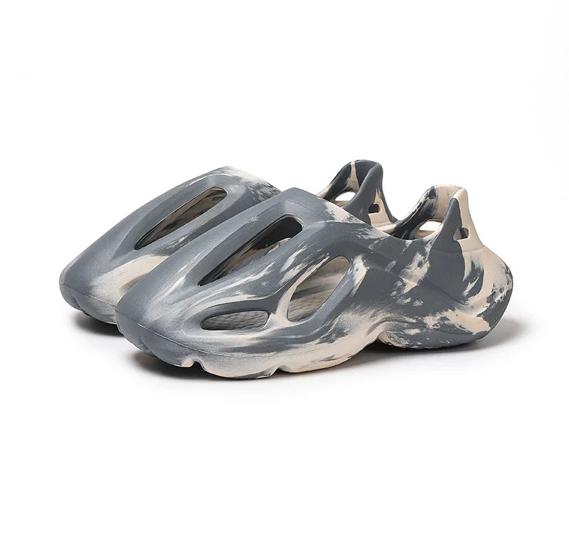 Summer Men Women's Slippers EVA Unisex Hollow Garden Shoes Fsahion Designer Hole Slipper Sneakers Men's Beach Sandals Size 36-47