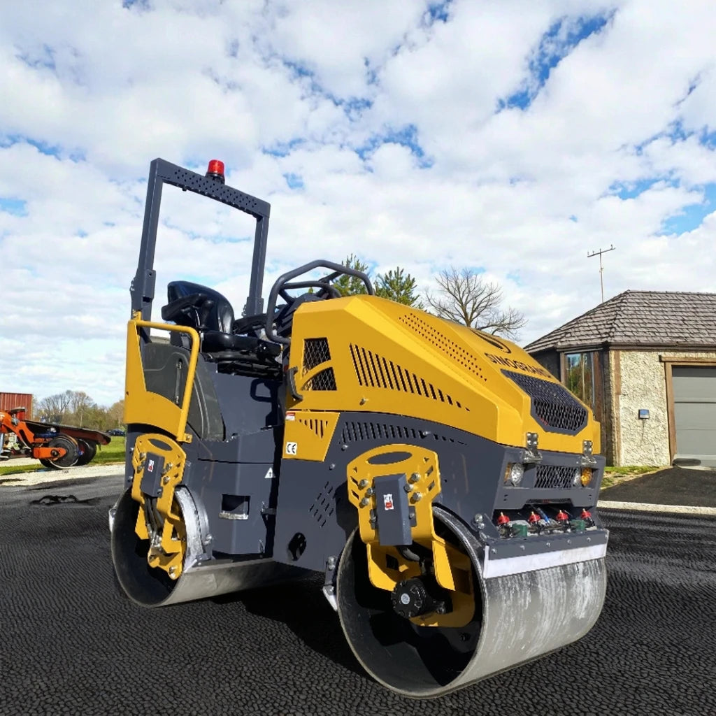 2 Ton 2000 KG Vibrating Compaction Ride-on Hydraulic Road Roller Asphalt Soil Pavement Compactor with Engine Core Component